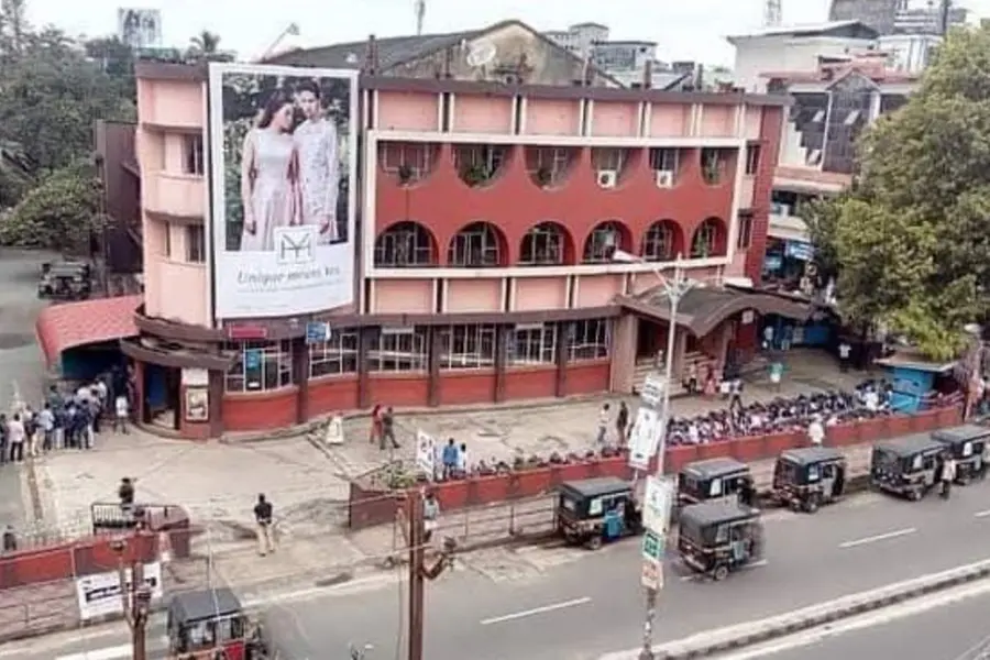 അപ്സരയിലെ സ്ക്രീനിൽ നിന്ന് ഒരു മാരക ബൗൺസർ;ഓർമ്മകളുടെ തിരശ്ശീലയിൽ നിന്ന് മായ്ച്ചു കളയാനാകാത്ത കാഴ്ച