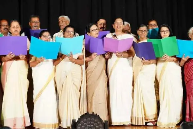 വാര്ഷികാഘോഷ വേദിയില് സംഗീത വിരുന്നൊരുക്കി മുത്തശ്ശന്മാരും മുത്തശ്ശിമാരും