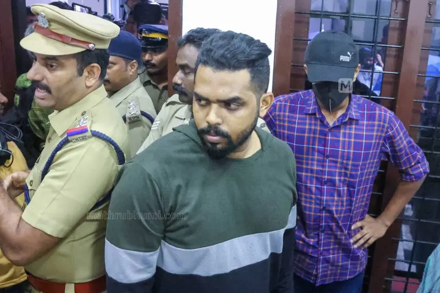 വ്യാജ ബിരുദ സര്ട്ടിഫിക്കറ്റ്: നിഖില് തോമസിന് കേരള സര്വകലാശാലയുടെ ആജീവനാന്ത വിലക്ക്