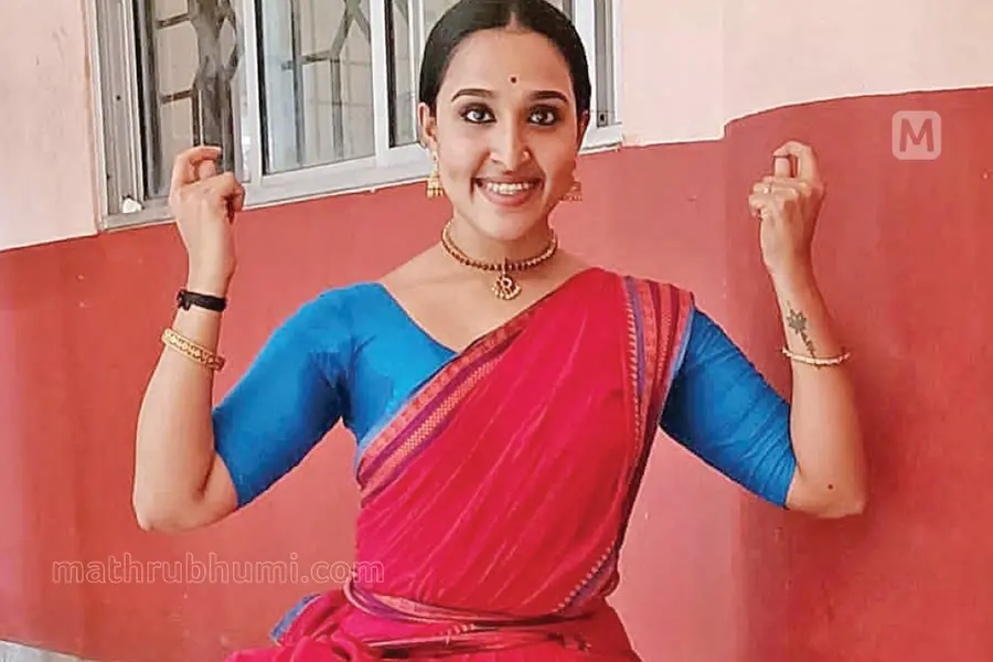 അന്നവള്‍ മത്സരിച്ചു താരമായി; ഇന്ന് നൃത്തവേദിക്കു തിരികെ നല്‍കുന്നത് മൂന്നുപേരെ