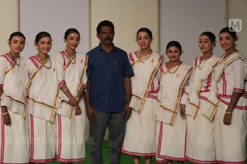 മാര്ഗംകളിയുടെ വഴിയേ ജെയിംസ് മാഷിന്റെ ജീവിതം
