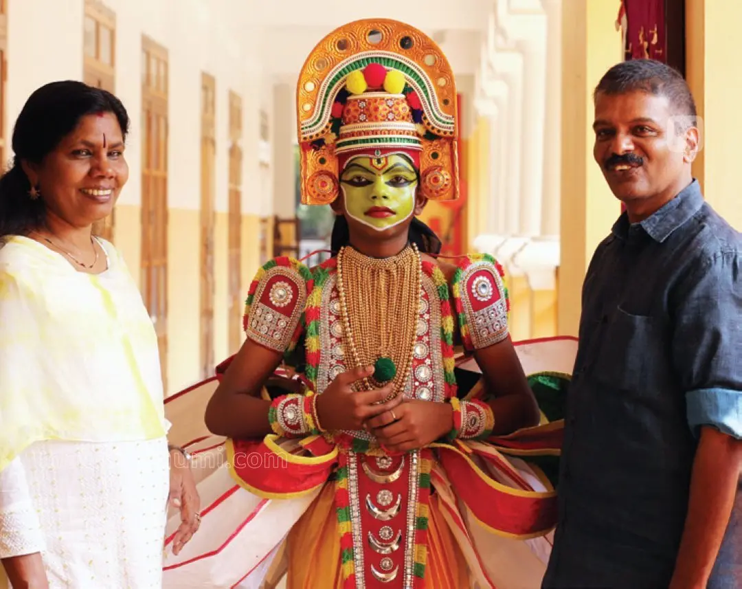 ദേവവ്രതന് മാതാപിതാക്കള്ക്കൊപ്പം