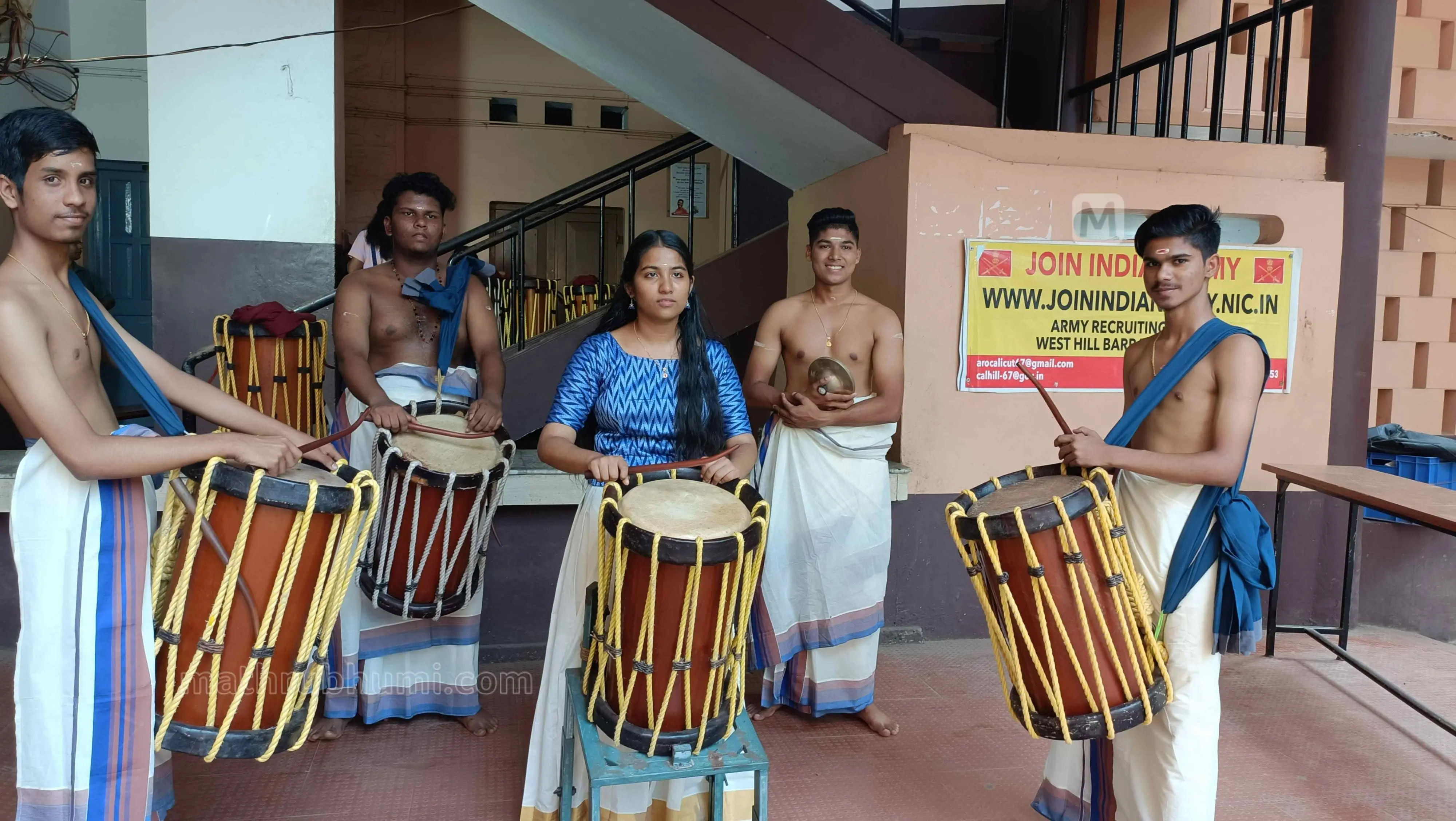 തൃശൂര്‍ സി.എന്‍.എന്‍. ഹയര്‍ സെക്കന്‍ഡറി സ്‌കൂള്‍ ടീം| Photo: Mathrubhumi