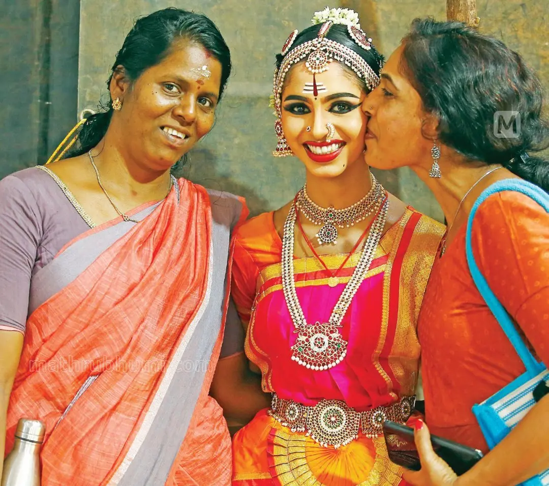 ശിവഗംഗ അമ്മ സുജാതയ്കും ഗുരു സത്യാരാജേന്ദ്രനുമൊപ്പം