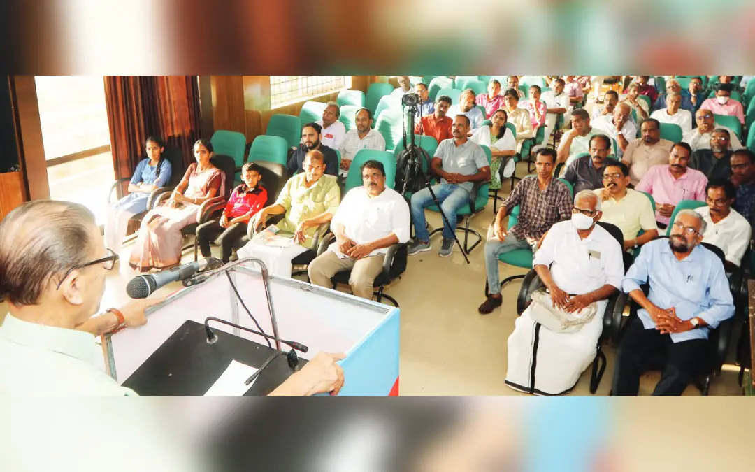 കാസര്‍കോട്ട് നടത്തിയ പ്രഭാഷണപരിപാടിയില്‍ സാമൂഹികവിമര്‍ശകനും എഴുത്തുകാരനുമായ ഹമീദ് ചേന്ദമംഗലൂര്‍ സംസാരിക്കുന്നു.