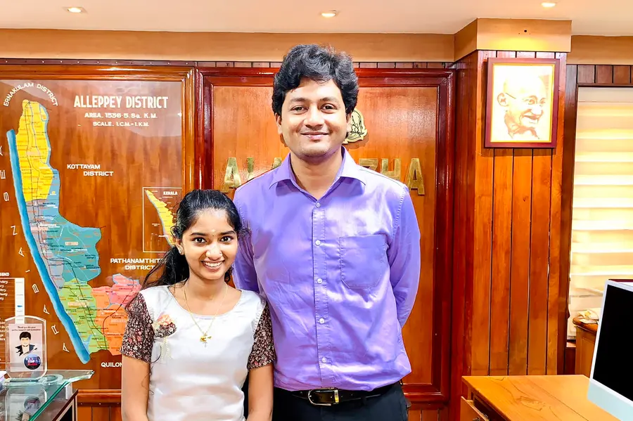 അധ്വാനിച്ചുകിട്ടുന്ന സമ്പാദ്യം കാരുണ്യപ്രവർത്തനങ്ങൾക്ക്; 10 വയസുകാരിയെ പരിചയപ്പെടുത്തി 'കളക്ടർ മാമൻ'