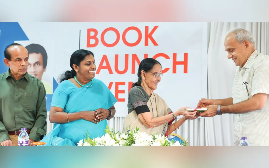 അന്തരിച്ച ഹേംജിത്ത് ഭരതന്റെ 'കറി ബിസ്‌കറ്റ് 'എന്ന പുസ്തകത്തിന്റെ പ്രകാശനം എറണാകുളത്ത് രക്ഷാ സൊസൈറ്റി സെക്രട്ടറി രാഗിണി മേനോന്‍ ബി.ടി.എച്ച്. ഹോട്ടല്‍ മാനേജിങ് ഡയറക്ടര്‍ ഗോപിനാഥിന് നല്‍കി പ്രകാശനം ചെയ്യുന്നു. ഹേംജിത് ഭരതന്റെ ഭാര്യ സുഗന്ധി, സഹോദരന്‍ രഞ്ജിത് ഭരതന്‍ എന്നിവര്‍ സമീപം.