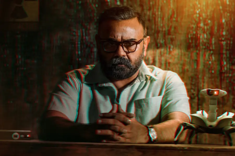 'ഈ യുദ്ധത്തിൽ ഞാൻ തനിച്ചാണ്, ഈ ഇരുട്ടിനുമപ്പുറം ഒരു വെളിച്ചമുണ്ടോ?' അറ്റ് രണ്ടാം ടീസർ