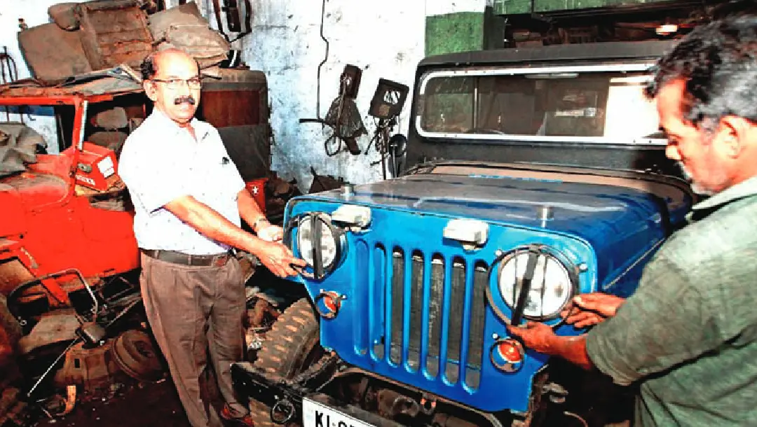 സഹദേവനും ശിവാനന്ദനും ഭാരത് വര്ക്ക്ഷോപ്പില് | ഫോട്ടോ: പി.പി. ബിനോജ്