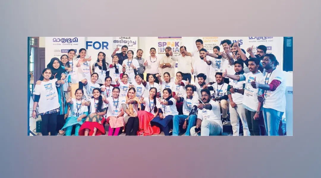മത്സരത്തിൽ പങ്കെടുത്തവർ വിശിഷ്ടാതിഥികൾക്കും വിധികർത്താക്കൾക്കുമൊപ്പം