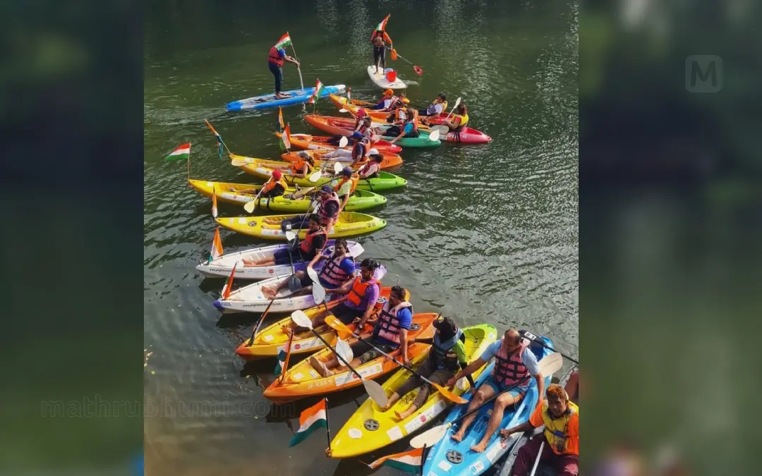 ജെല്ലിഫിഷ് വാട്ടര് സ്പോര്ട്സ് ക്ലബ്ബിന്റെ നേതൃത്വത്തില് ചാലിയാറില് കയാക്കുകളില് നടത്തിയ റിപ്പബ്ലിക്ക് ദിന പരേഡ്.