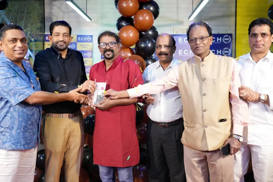 കവി മുരുകന് കാട്ടാക്കടയ്ക്ക് ഗോള്ഡന് വിസ