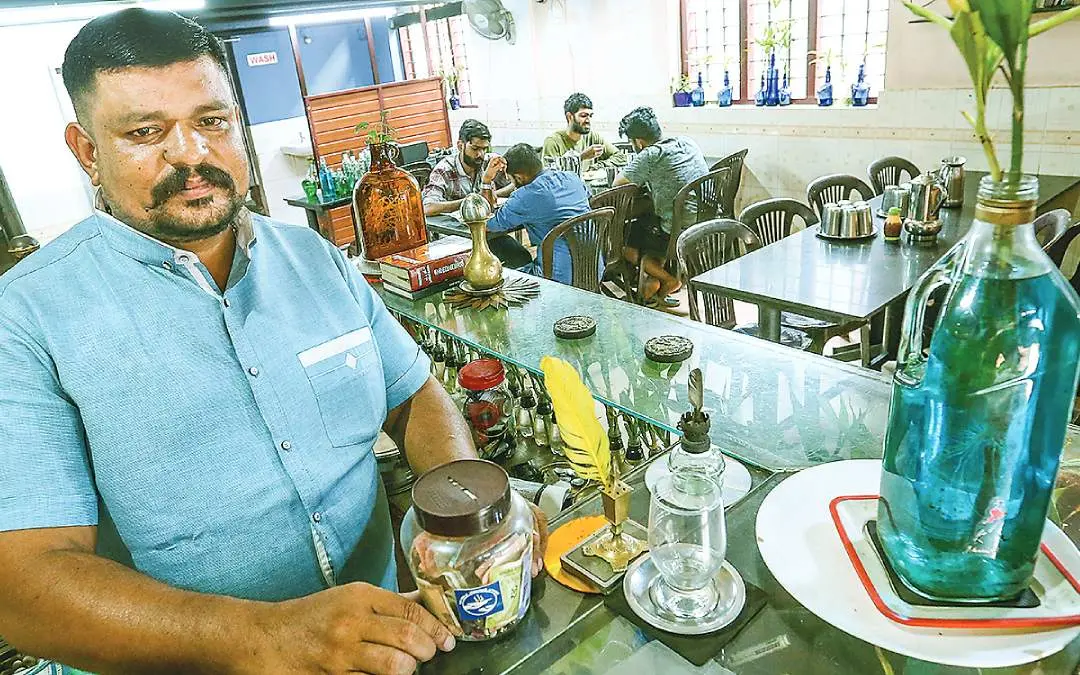 തൃശ്ശൂർ അഞ്ചേരിച്ചിറയിലെ ആബാ റസ്റ്റോറന്റിൽ രാജേഷ് ജോസ്