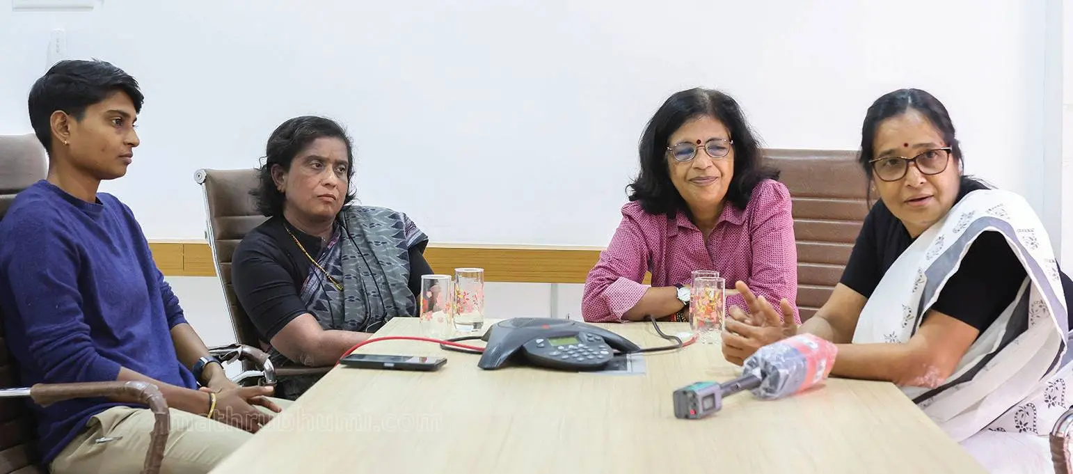 തുല്യരാണ് നമ്മള് എന്ന കാമ്പയിന്റെ ഭാഗമായി സംഘടിപ്പിച്ച ചര്ച്ചയില് ആനി ശിവ, അഡ്വ. സന്ധ്യരാജു, ജ്യോതി നാരായണന്, അഡ്വ. കെ.വി.ഭദ്രകുമാരി എന്നിവര്.