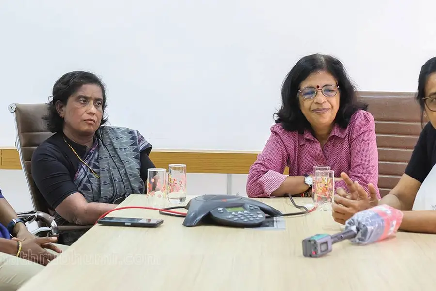 അതിരുവരയ്ക്കേണ്ടാ, അവളുടെ ജീവിതത്തിന്