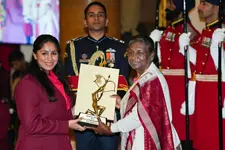 കാലു കവര്‍ന്ന കാലമേ കാണുക... ഒറ്റക്കാലില്‍ നിന്നെ തോല്‍പിച്ച മാനസിയെ