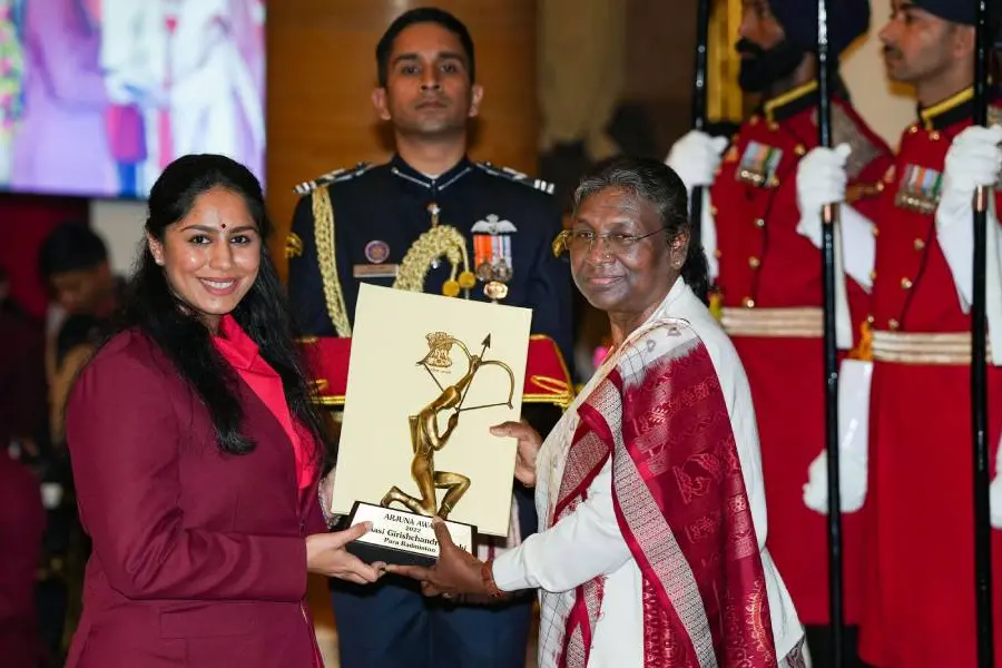 കാലു കവര്ന്ന കാലമേ കാണുക... ഒറ്റക്കാലില് നിന്നെ തോല്പിച്ച മാനസിയെ