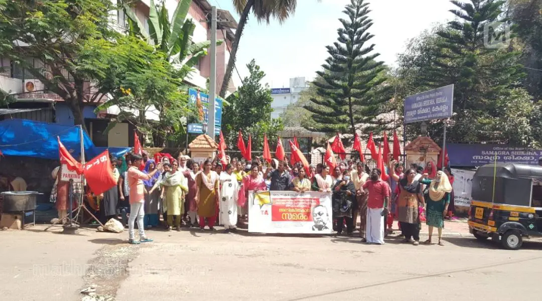 സ്പെഷലിസ്റ്റ് അധ്യാപകര് സമരത്തില്