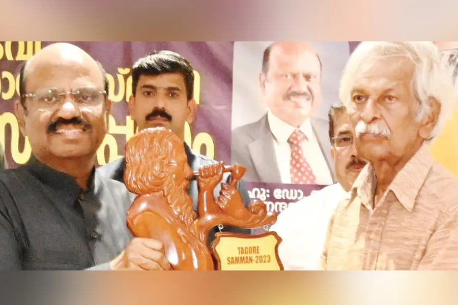 പശ്ചിമബംഗാള്‍ രാജ്ഭവന്റെ പ്രഥമ 'ടാഗോര്‍ സമ്മാന്‍' കാനായി കുഞ്ഞിരാമന്