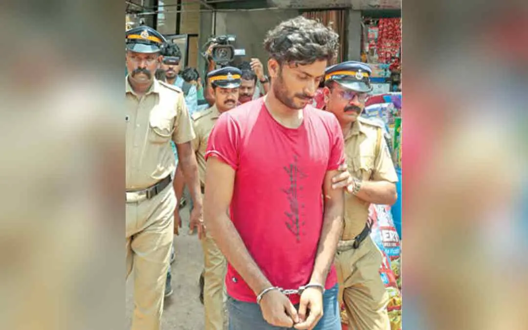 സിദ്ദിഖിനെ കൊലപ്പെടുത്തിയ കേസിൽ അറസ്റ്റിലായ മൂന്നാംപ്രതി ആഷിഖിനെ എരഞ്ഞിപ്പാലത്തെ ലോഡ്ജിൽ തെളിവെടുപ്പിനായി എത്തിച്ചപ്പോൾ