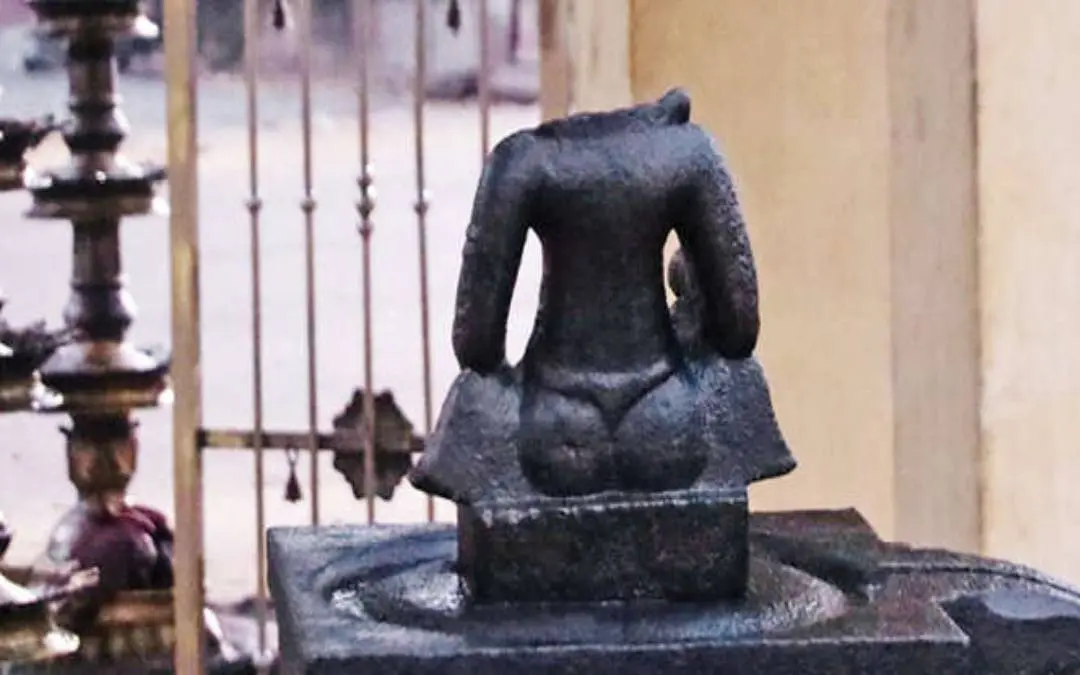 ശ്രീകുരുംബമ്മ കോവിലിലെ വിഗ്രഹം അടിച്ചുതകർത്ത നിലയിൽ