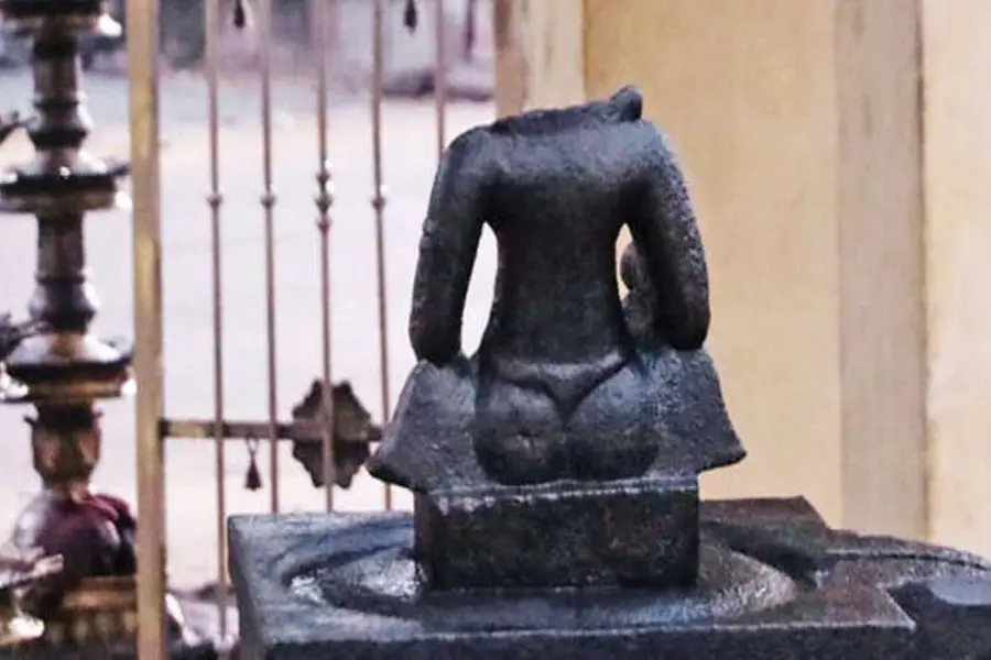 കൊടുങ്ങല്ലൂരില് വിഗ്രഹം അടിച്ചുതകര്ത്ത അക്രമി പിടിയില്; ദേഹത്താകെ എണ്ണ, ഓര്മയില്ലെന്ന് മൊഴി