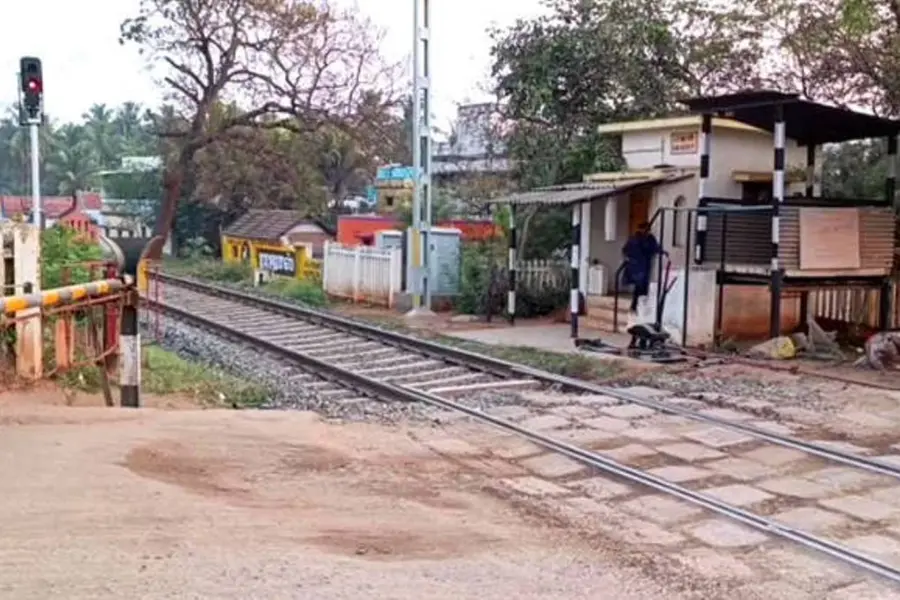 വഴങ്ങിയില്ലെങ്കില് കൊല്ലുമെന്ന് പറഞ്ഞ് ആക്രമിച്ചു, റിസീവര് തലയ്ക്കടിച്ചു; തിരച്ചില് ഊര്ജിതം