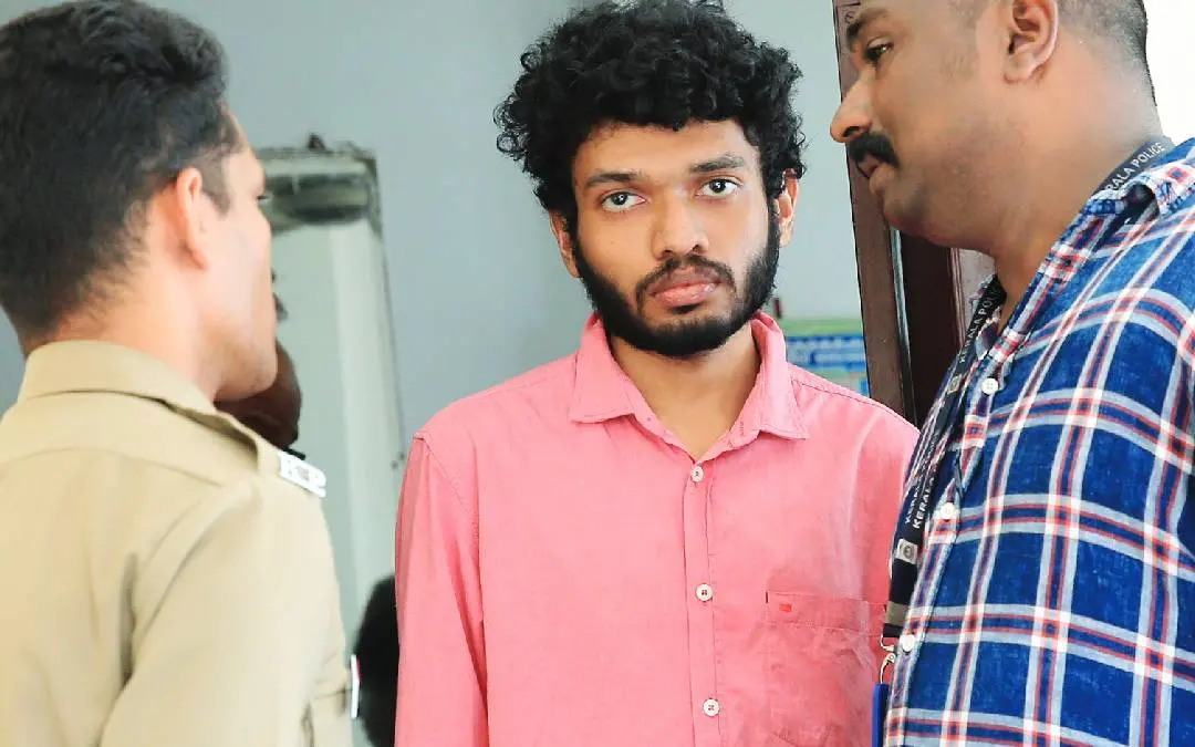 പ്രതി മയൂർനാഥിനെ ചൊവ്വാഴ്ച അവണൂരിലെ വീട്ടിൽ തെളിവെടുപ്പിന് എത്തിച്ചപ്പോൾ