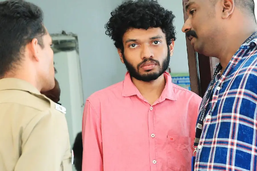 ആരോടും കൂട്ടുചേരാത്ത പ്രകൃതം, പഠിക്കാന്‍ മിടുക്കന്‍; അച്ഛനോടുള്ള തെറ്റിദ്ധാരണ പകയായി