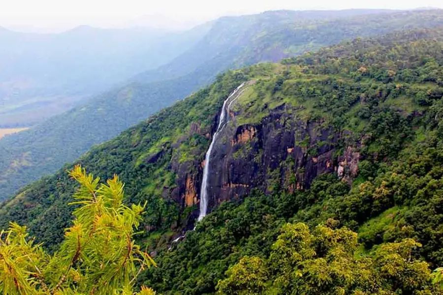 കേരളത്തില് നിന്നൊഴുകി തമിഴ്നാട്ടിലേക്ക് പതിക്കുന്ന വെള്ളച്ചാട്ടം; അതിമനോഹരം ഈ ചെല്ലാര്കോവില്