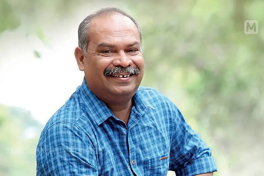 'അച്ഛനെ അപമാനിച്ചതിന് ഒരു കോടി രൂപ നഷ്ടപരിഹാരം നൽകണം'; അലൻസിയറിനെതിരെ ആർട്ടിസ്റ്റ് നമ്പൂതിരിയുടെ മകൻ