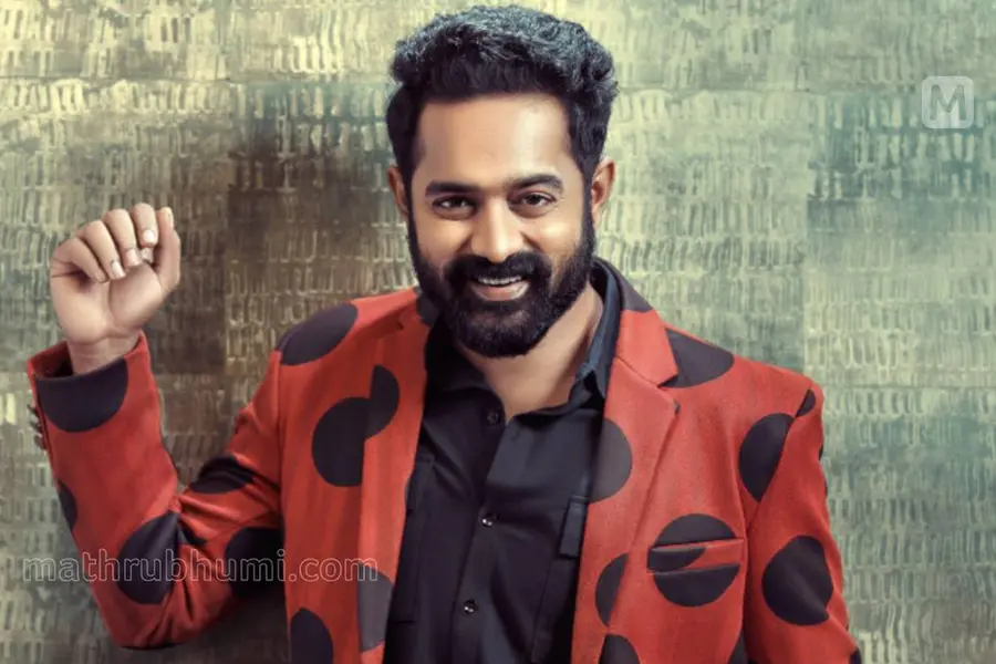 സ്വർണം പണയംവെയ്ക്കാൻ പോയി, കൗണ്ടറിനുപിന്നിലെ പരസ്യത്തിൽ എന്നെക്കണ്ട് ഞെട്ടി -ആസിഫ് അലി