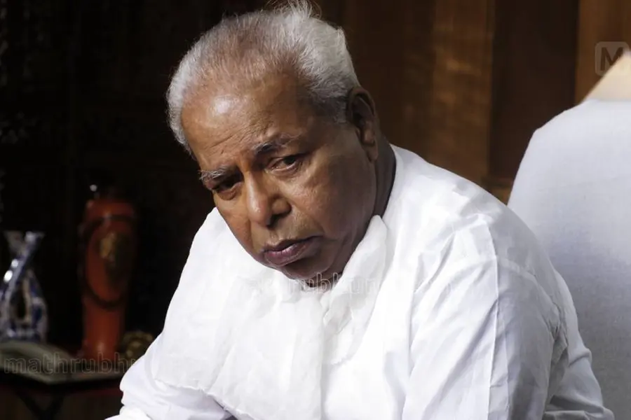 ആകാരവടിവില്ലാതെ, പരുക്കന് ശബ്ദത്തോടെ അരങ്ങിലും അഭ്രപാളികളിലും നിറഞ്ഞാടിയ തിലകന്!