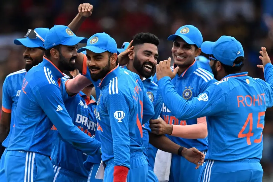 ഫൈനലില് ശ്രീലങ്കയെ തകര്ത്തെറിഞ്ഞു; ഇന്ത്യയ്ക്ക് എട്ടാം ഏഷ്യാ കപ്പ് കിരീടം