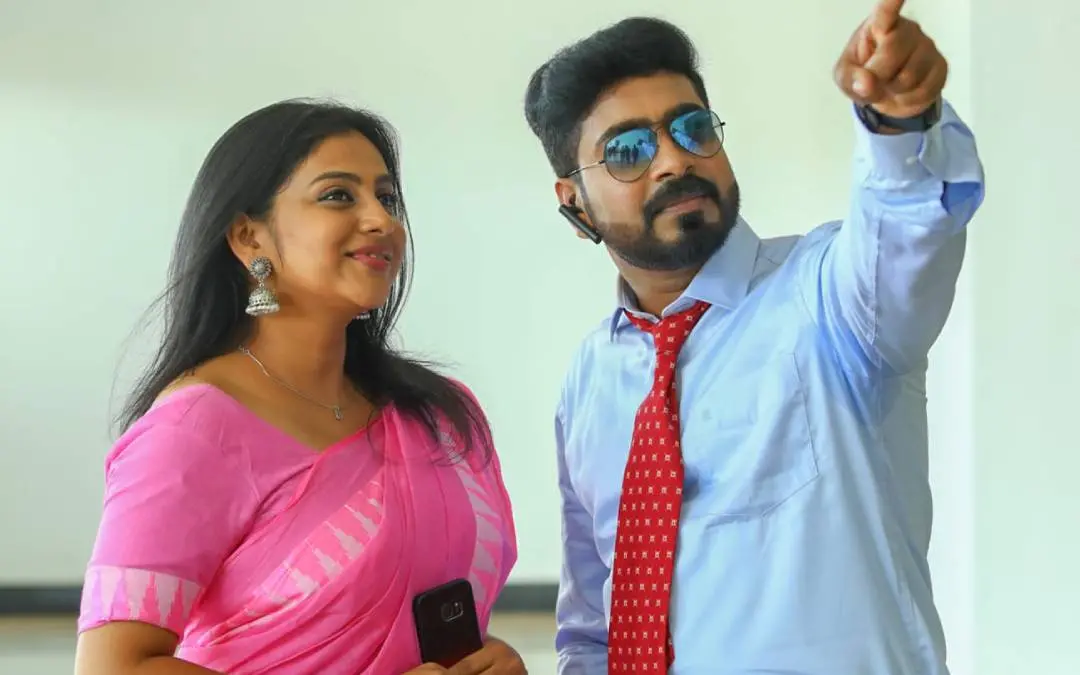 'മിസ്റ്റർ ഹാക്കർ' സിനിമയിൽ അന്ന രേഷ്മ രാജനും ഹാരിസും | ഫോട്ടോ: അറേഞ്ച്ഡ്