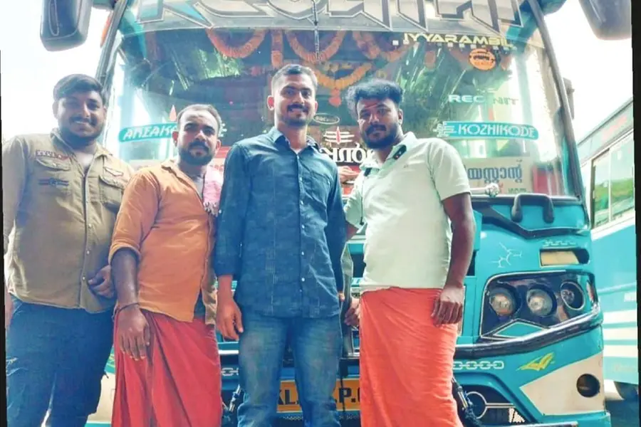 ടാക്സി വിളിക്കാന് പണമില്ല, പ്രസവ വേദനയുമായി ബസ് യാത്ര;കാരുണ്യത്തിന്റെ ഡബിള്ബെല്ലുമായി ജീവനക്കാര്