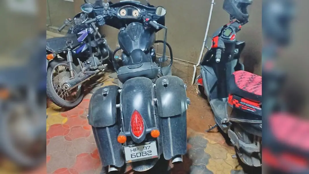 പെരുമ്പാവൂര് സ്റ്റേഷനില് സൂക്ഷിച്ചിരിക്കുന്ന ബൈക്ക്
