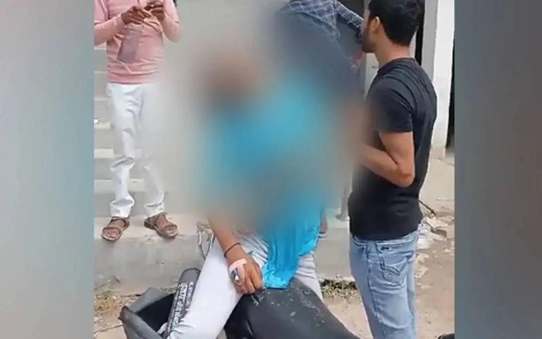 ആശുപത്രിക്ക് പുറത്തുള്ള ബൈക്കില് പെണ്കുട്ടിയുടെ മൃതദേഹം