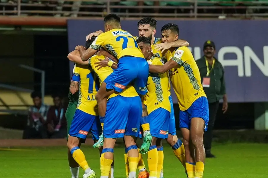 ജീവനക്കാരുടെ ശമ്പളം വെട്ടിക്കുറച്ച് ബ്ലാസ്റ്റേഴ്സ്, ഐഎസ്എല്ലില് പ്രതിസന്ധി രൂക്ഷം
