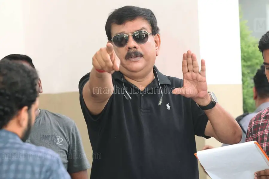 പോസ്റ്റോഫീസിലേക്ക് പോകുന്ന തകഴിയും പ്രിയന്റെ സിനിമയിലെ ചാന്സും സുകുമാരിയുടെ കോപവും!