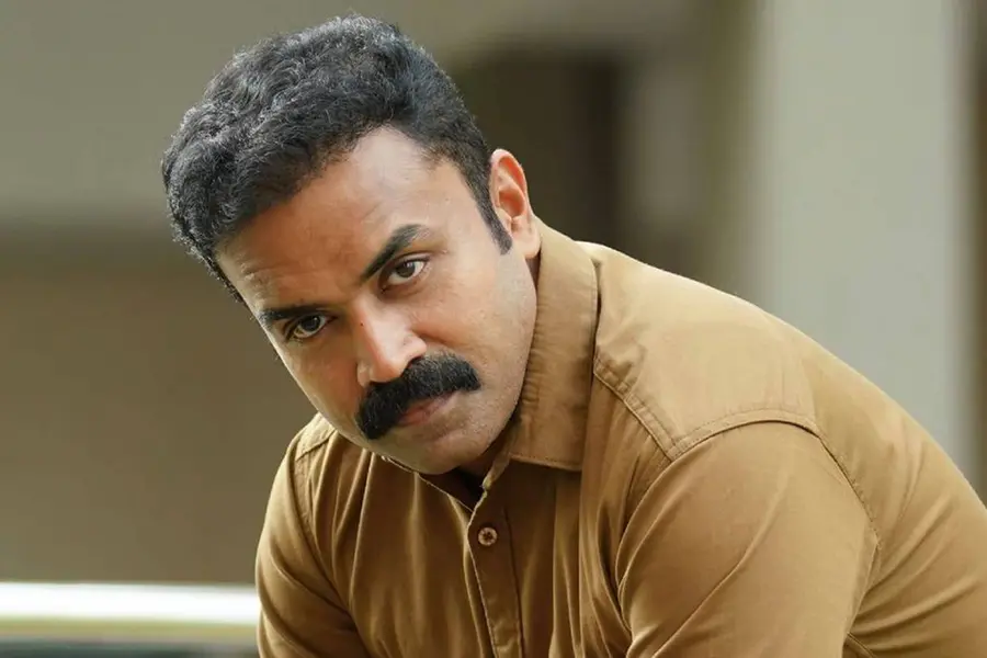 'മഹായാനം പരാജയപ്പെട്ടപ്പോൾ താമസിക്കുന്ന വീടും നിർമിച്ചുകൊണ്ടിരുന്ന വീടും വിറ്റിട്ടാണ് നാടുവിട്ടത്'