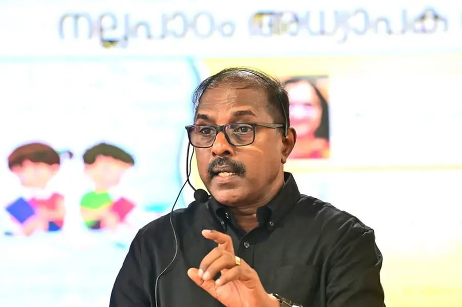 പെണ്കുട്ടികള് പലതിലും മുന്നില്, പക്ഷെ വീടുകളില് പഴയ മോഡല് ഭാര്യയും അമ്മയും; ചർച്ചയായി പോസ്റ്റ്