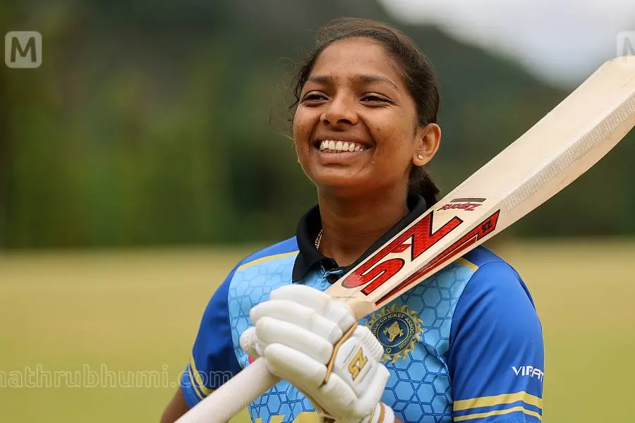 'അമ്മേ, ഞാന് ക്യാപ്റ്റനായി'; മിന്നുമണി, നേട്ടങ്ങള്ക്കൊപ്പം ചരിത്രം രചിച്ചവള്