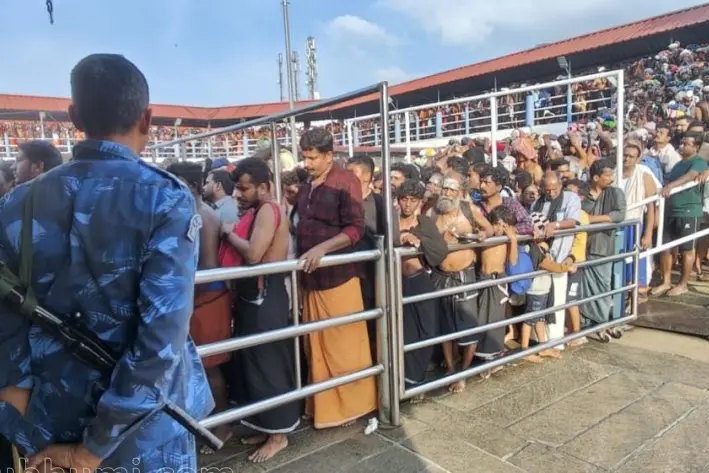 ഐഇഡിയെ പേടിക്കണം, ഹെലിപാഡ് വേണം; സന്നിധാനത്ത് കനത്ത ജാഗ്രത വേണമെന്ന് പോലീസ് റിപ്പോര്ട്ട്