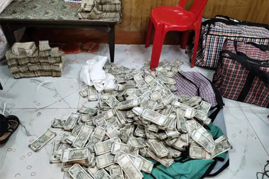 ഇതുവരെ കണ്ടെത്തിയത് 350 കോടി; കോണ്‍ഗ്രസ് എംപിയുടെ സ്ഥാപനങ്ങളിലെ റെയ്ഡ് ആറാംദിനവും തുടരുന്നു