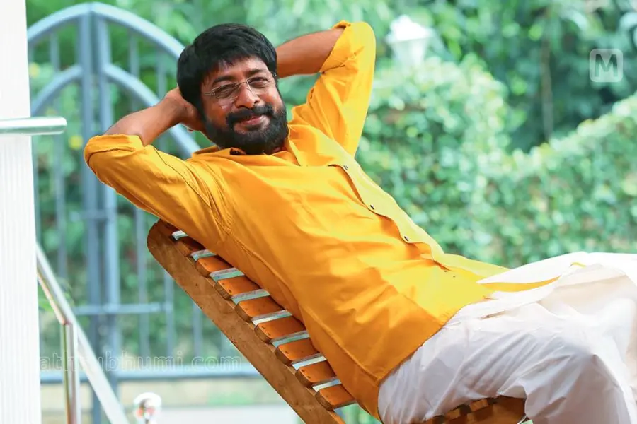 'താടിവെച്ച് പോലീസാവാനും പെൺവേഷം കെട്ടാനും ശ്രീകൃഷ്ണനാവാനും ലൈസൻസുള്ള ഒരേയൊരു ഇന്ത്യൻ നടനാണ് ഞാൻ'
