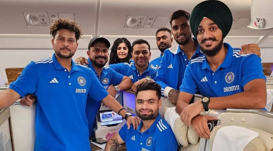 ഇന്ത്യന് താരങ്ങള് ദക്ഷിണാഫ്രിക്കയിലേക്കുള്ള യാത്രയ്ക്കിടെ (റിങ്കു സിങ് എക്സില് പങ്കുവെച്ച ചിത്രം)