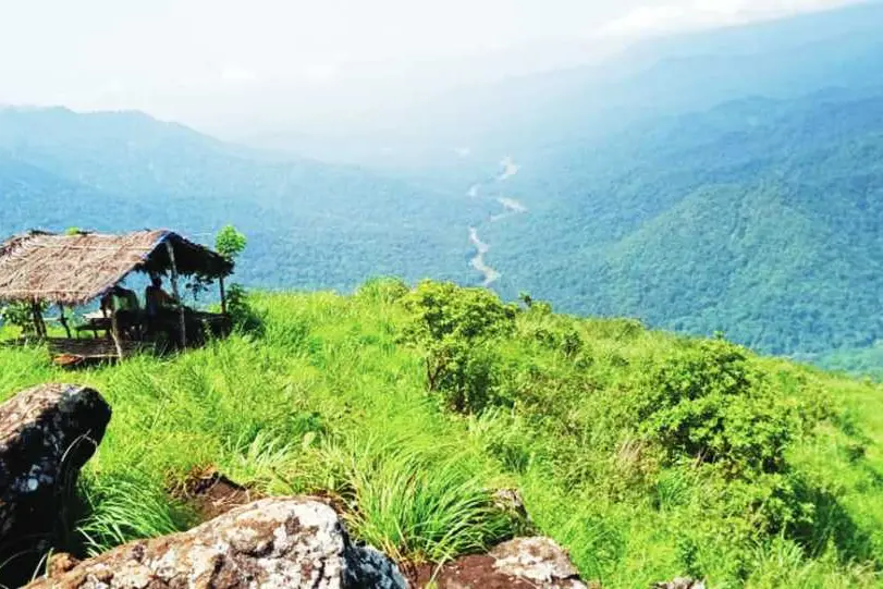 മീന്മുട്ടിവെള്ളച്ചാട്ടവും നീലിമല വ്യൂപോയന്റും തുറന്നേക്കും; അടഞ്ഞു കിടന്നത് 12 വര്ഷം