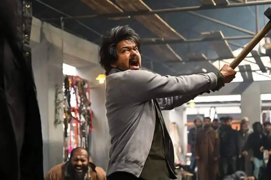 'ബ്ലഡി സ്വീറ്റ്', പതിവ് ട്രാക്ക് മാറ്റി വിജയ്; ഗംഭീര ആക്ഷനുകളുമായി ലോകേഷിന്റെ 'ലിയോ' | REVIEW