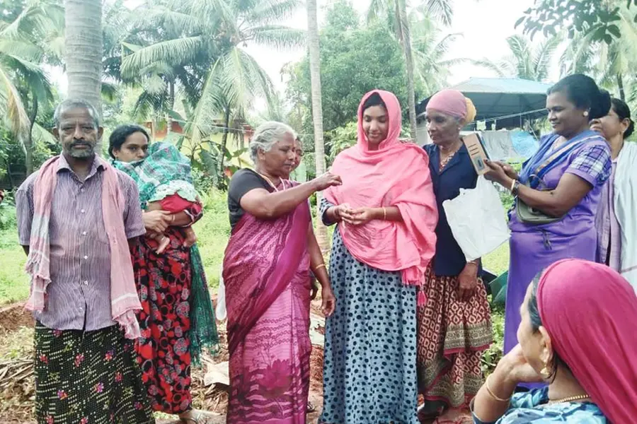 തൊഴിലുറപ്പ് തൊഴിലാളിയുടെ കണ്ണില്പെട്ട പൊന്ന്; 7 കൊല്ലം മുമ്പ് നഷ്ടപ്പെട്ട സ്വര്ണമാല തിരിച്ചുകിട്ടി